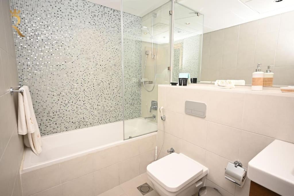 2br Enchanted Hideaway With Pool & Gym Al Raha Apartment *