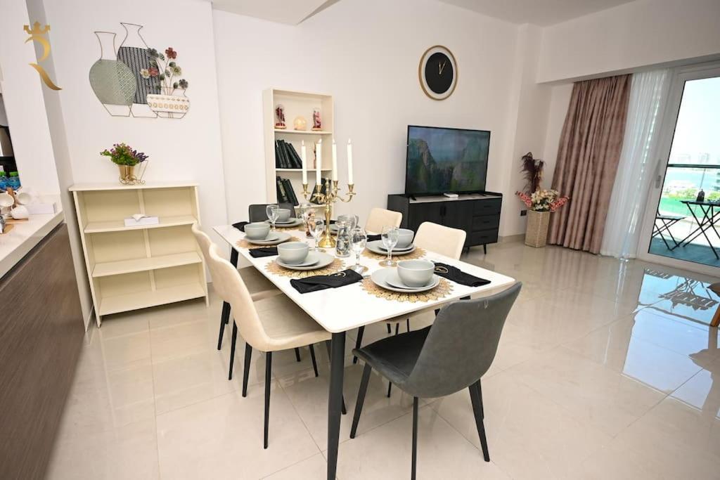 2br Enchanted Hideaway With Pool & Gym Al Raha