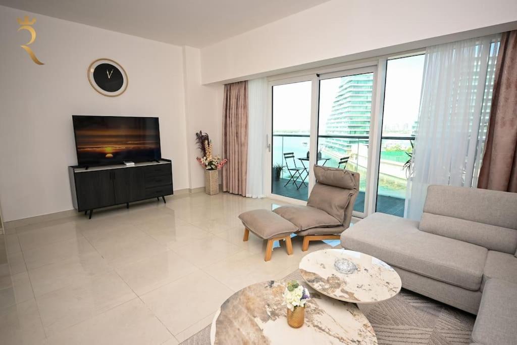 2br Enchanted Hideaway With Pool & Gym Al Raha *